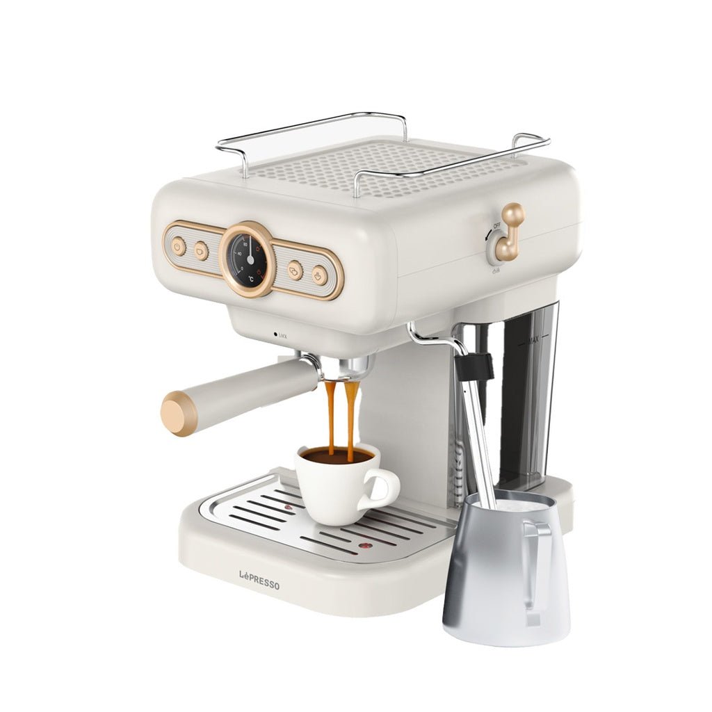 مكينة إسبرسو LePresso RetroBarista بتصميم ريترو مع مقياس ضغط وفوهة بخار حليب