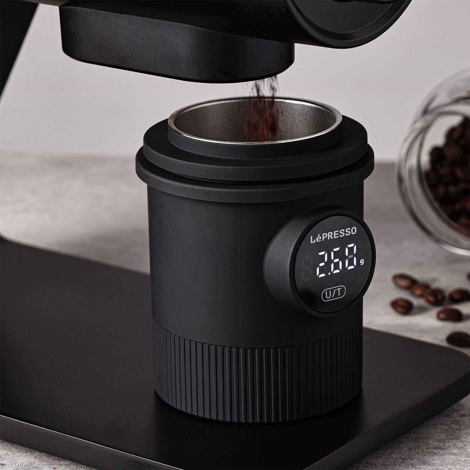 كوب قياس ذكي للقهوة من LePresso بميزان مدمج لفلتر 58 مم