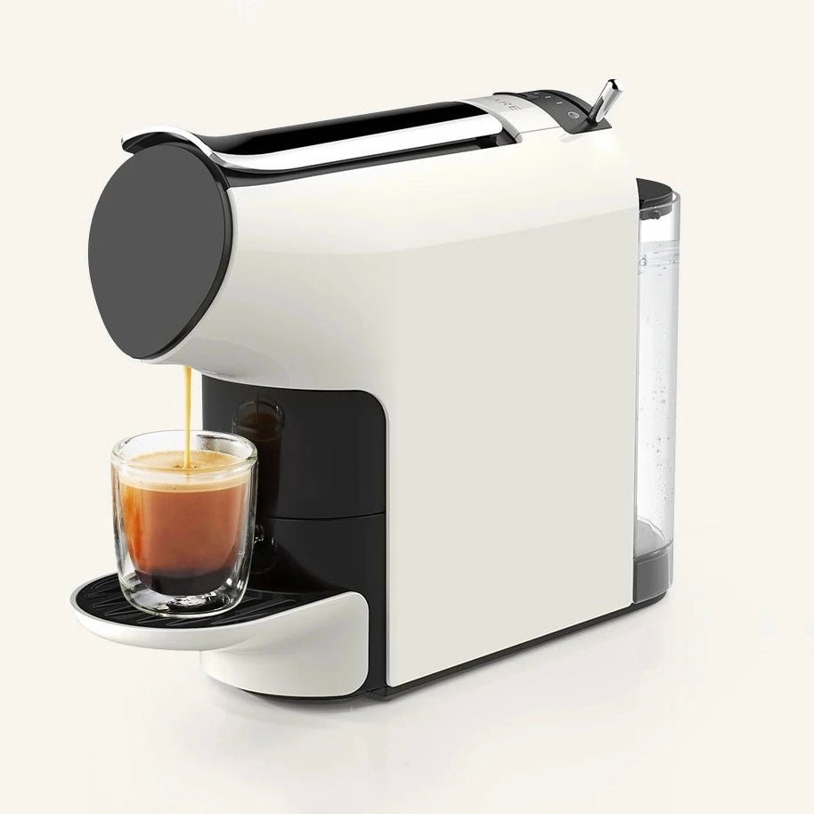 ماكينة قهوة كبسولات Scishare S1103 بيضاء وكوب إسبريسو