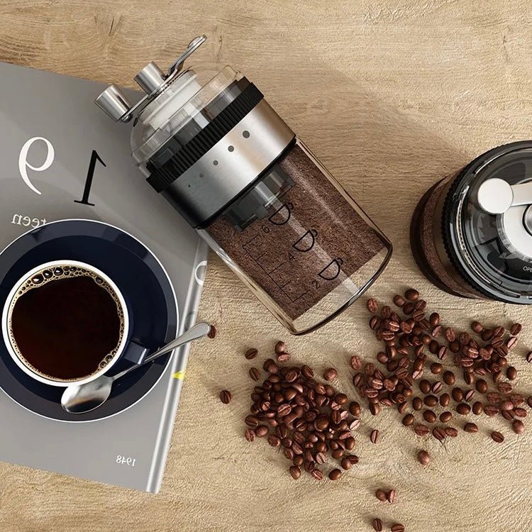 مطحنة قهوة يدوية من Cafede بجسم ستانلس ستيل ومقبض