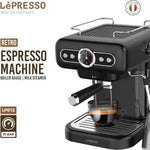 مكينة إسبرسو LePresso RetroBarista بتصميم ريترو مع مقياس ضغط وفوهة بخار حليب