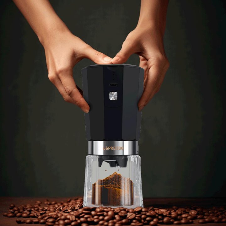 مطحنة قهوة LePresso الكهربائية اللاسلكية المحمولة السوداء