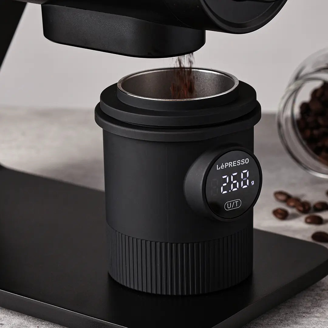 ليبريسو Barista Mate | كوب جرعات ذكي بميزان قابل للشحن 850 مللي أمبير | لبورتافلتر 58 مم | أسود | SKU: 6140