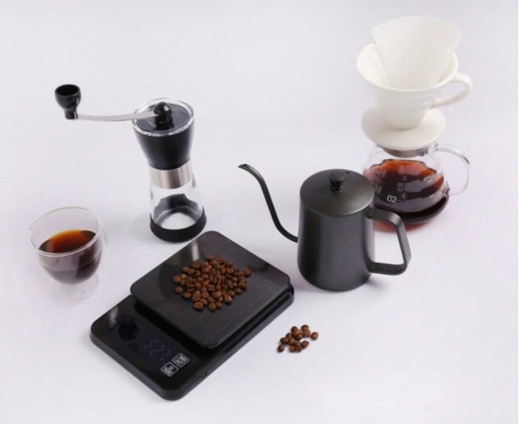 طقم قهوة V60 متكامل مع مطحنة يدوية وإبريق ستيل وميزان وسيرفر زجاجي